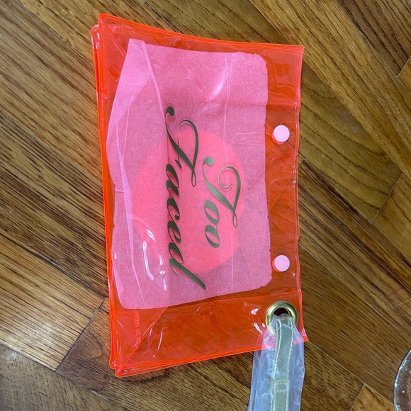 Toiletries Bag/Tanning Lotion Bag/Makeup Bag - Picture 3 of 10